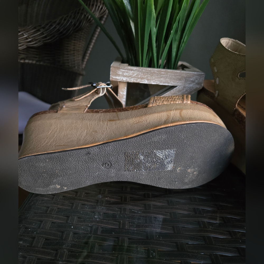 Pierre Dumas Wedge Sandals size 9 Nude - Picture 4 of 7